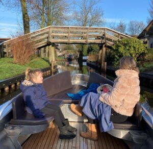In Oktober een bootje huren in Giethoorn